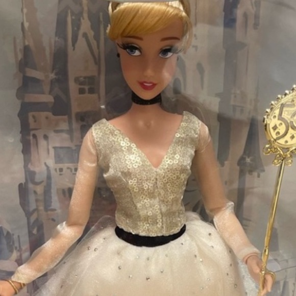 Disney Princess Cinderella Doll with Gold and White Gown. Collectable, retired - Picture 6 of 12